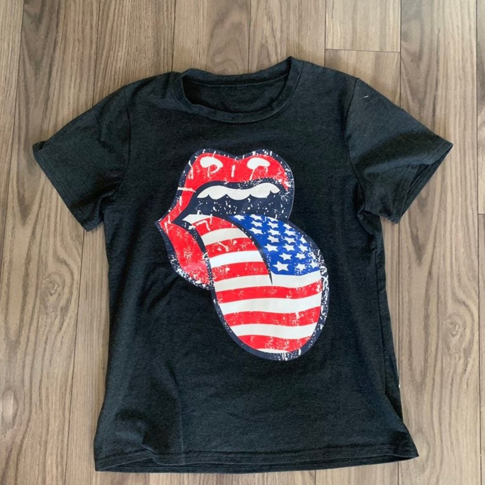 COPY - Rolling stones graffic tee generic brand size small